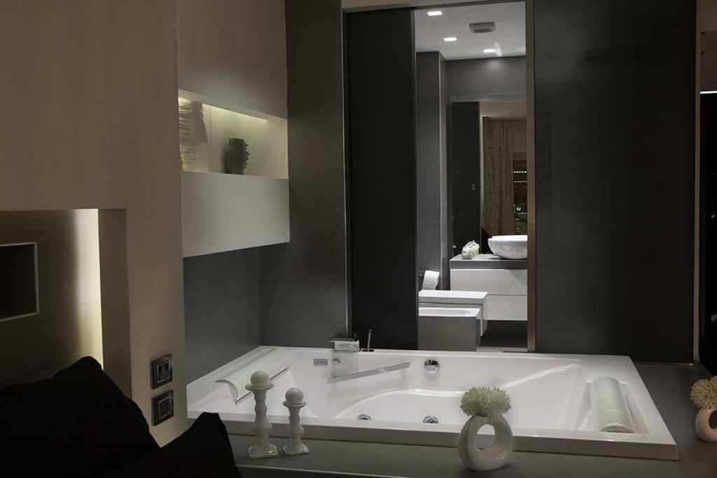 Crystal Skyline Neapolis Apartment Ngoại thất bức ảnh