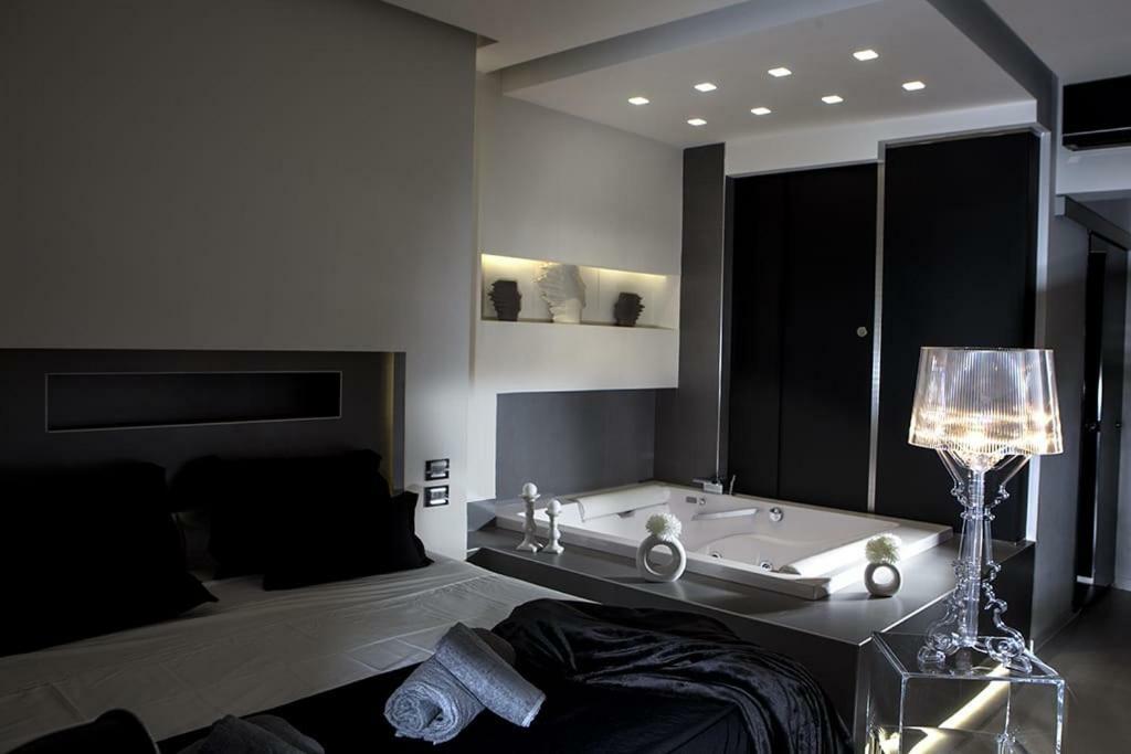 Crystal Skyline Neapolis Apartment Ngoại thất bức ảnh