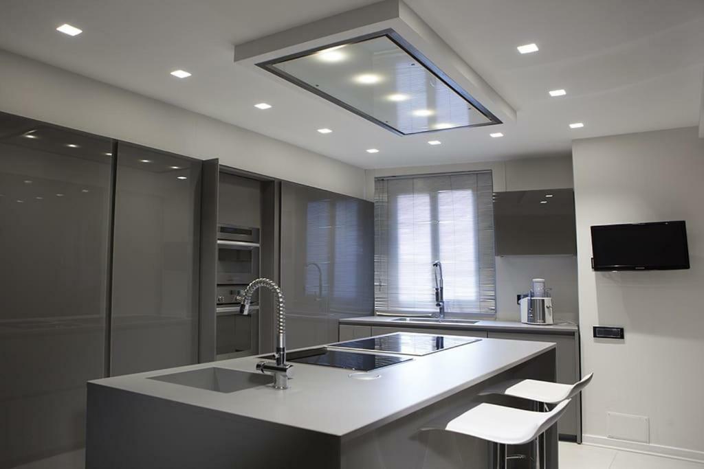 Crystal Skyline Neapolis Apartment Ngoại thất bức ảnh