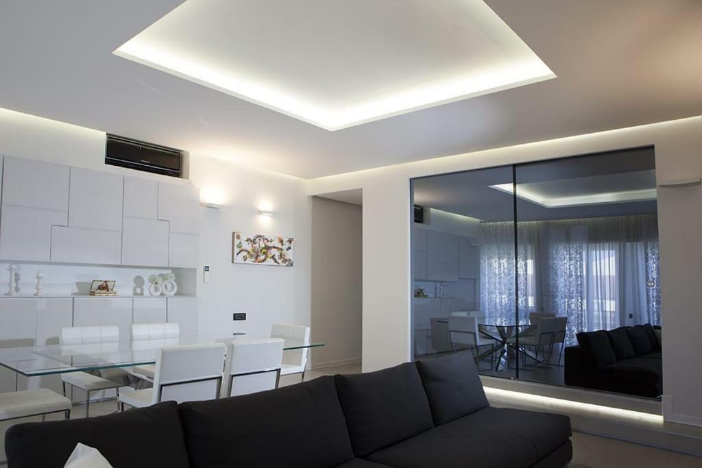 Crystal Skyline Neapolis Apartment Ngoại thất bức ảnh